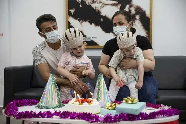 ameliyatla-ayrilan-siyam-ikizleri-derman-ve-yigit-evrenselin-4uncu-yaslari-kutlandi-baskan-erdogan-ve-emine-er-1655894989037.jpeg