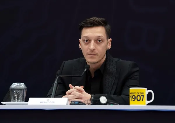 fenerbahce-haberleri-ali-koc-mesut-ozili-dinleyip-kararini-verecek-1656236603595.jpg Fenerbahçe haberleri: Ali Koç Mesut Özil'i dinleyip kararını verecek!-3