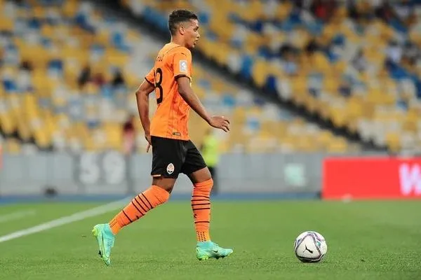 fenerbahce-krizi-firsata-cevirmek-icin-dugmeye-basti-shakhtar-ile-sozlesmesini-feshetmek-isteyen-pednrihonun-p-1646781638191.jpeg Fenerbahçe krizi fırsata çevirmek için düğmeye bastı! Shakhtar ile sözleşmesini feshetmek isteyen Pednriho'nun peşinde-5