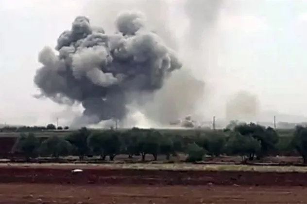 Esed Rejimi ve Rusya Suriyeli muhalifleri varil bombalarıyla vurdu