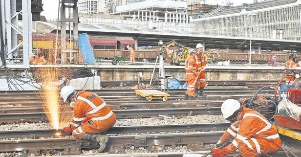 İşçiye yüzde 30 zam teklifi: 700 binden fazla işçiyi ilgilendiren Toplu İş Sözleşmeleri görüşmelerinde pazarlıklar sürüyor!