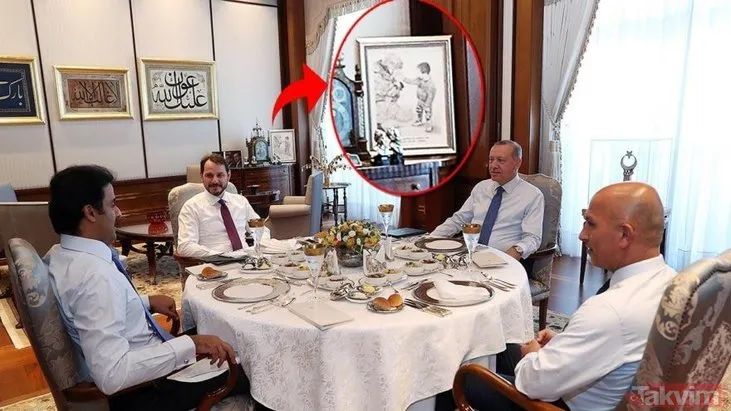 Binbaşının nefesiyle çocuğun elini ısıttığı fotoğraf Başkan Erdoğan’ın çalışma odasının baş köşesinde