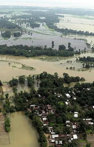 Hindistan'daki selde ölü sayısı 136'ya çıktı