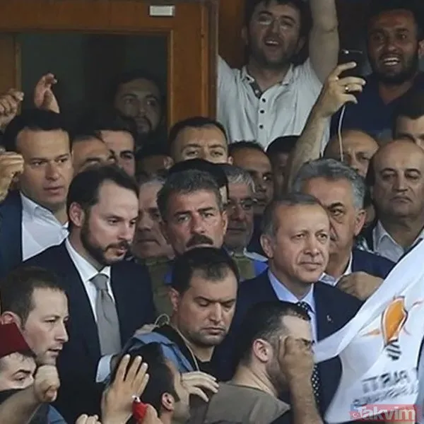 Başkan Erdoğan'ın mücadelesine ortak oldu... Berat Albayrak 15 Temmuz'u böyle anlatmıştı: Namazını kıldı "Bismillah" diyerek süreci başlattı - 4