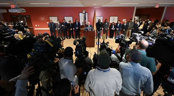 turkiye-karsitligiyla-biliniyor-rusvetle-suclanan-bob-menendez-bu-sefer-fena-terledi-sorulari-beklemeden-salon-1695672855191.jpeg Türkiye karşıtlığıyla biliniyor! Rüşvetle suçlanan Bob Menendez bu sefer fena terledi: Soruları beklemeden salonu terk etti-5