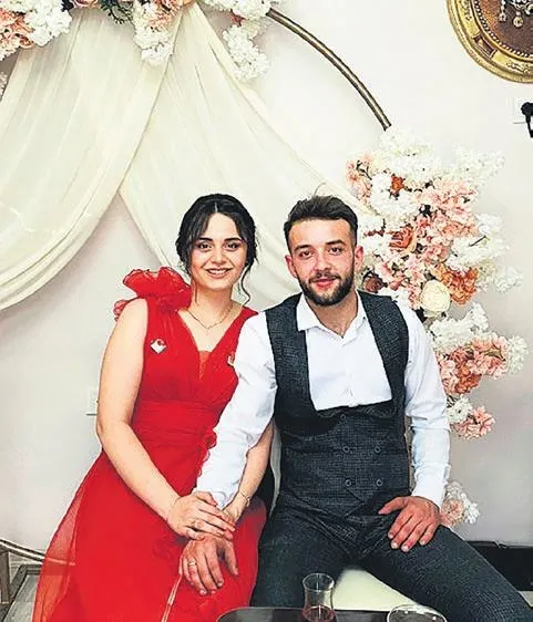 eski-hastanenin-ucuncu-katindan-duserek-hayatini-kaybeden-genc-kadinin-yazdigi-yazi-herkesi-duygulandirdi-1643753178805.jpeg Eski hastanenin üçüncü katından düşerek hayatını kaybeden genç kadının yazdığı yazı herkesi duygulandırdı-2