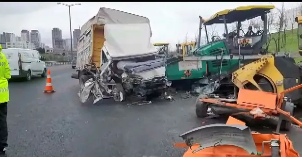 TEM'de freni patlayan kamyon kontrolden çıktı! Yol kenarındaki iş makinelerine çarptı