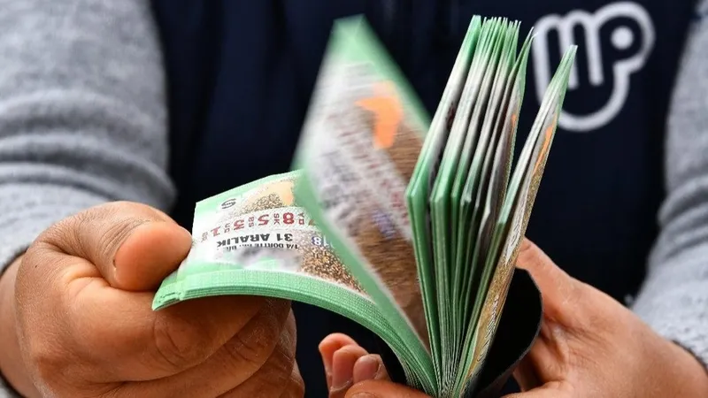 mpi-2025-yilbasi-bilet-satisi-ne-zaman-bitiyor-piyango-bileti-saat-kaca-kadar-satiliyor-1735635957519.jpg (Takvim Foto Arşiv)