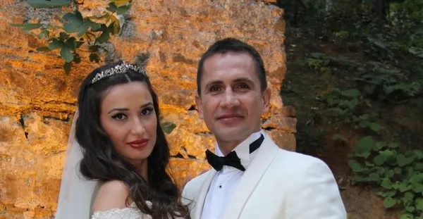 Emre Aşık'ın boşanmak üzere olduğu eşinden FETÖ ihbarı!-1