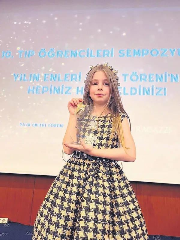 mert-yazicioglu-ve-dilan-cicek-deniz-cifti-ilk-kez-yan-yana-goruntulendi-1679264454043.jpeg Mert Yazıcıoğlu ve Dilan Çiçek Deniz çifti ilk kez yan yana görüntülendi!-6