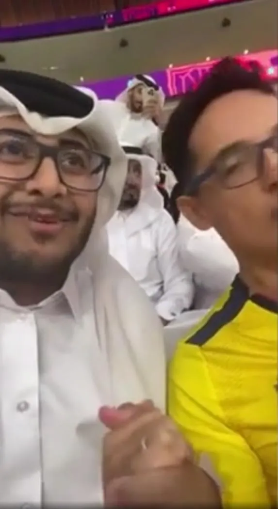 2022-fifa-dunya-kupasinin-acilis-macinda-katar-ve-ekvadorlu-taraftar-arasinda-baslayan-gerginlik-mac-sonu-dost-1668975726526.jpeg 2022 FIFA Dünya Kupası'nın açılış maçında Katar ve Ekvadorlu taraftar arasında başlayan gerginlik maç sonu dostlukla bitti-4