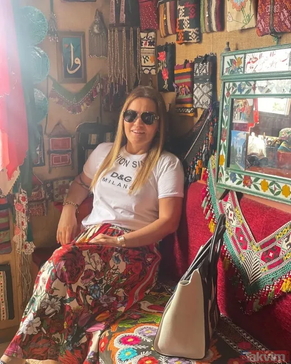 Demet Akalın’ın alkollü içeceği başından aşağı döktüğü garson suskunluğunu bozdu! Sosyal medya ayağa kalkmıştı... - 15