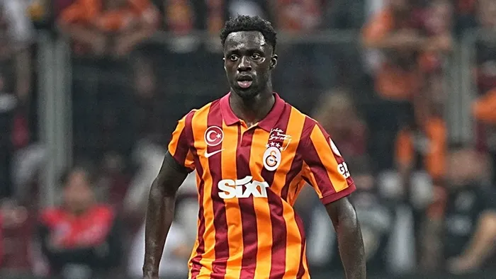 aslanda-2-yildiz-zamana-karsi-davinson-ile-ziyech-yine-antrenmana-katilamadi-1703283044770.jpeg Aslan'da 2 yıldız zamana karşı! Davinson ile Ziyech yine antrenmana katılamadı-3