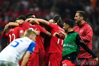 Türkiye-İzlanda maçı sonrası muhteşem görüntüler! A Milli Takım EURO 2020’de