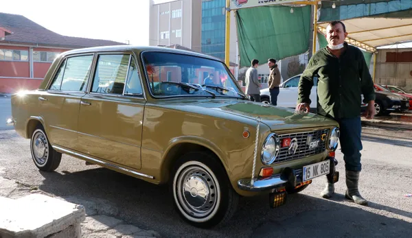 burdurda-oto-yikamaci-turan-hayta-30-bin-lira-masraf-yaparak-yeniledigi-1976-model-murat-124unu-150-bin-liraya-bile-satmiyor-1606891416621.jpg Burdur'da oto yıkamacı Turan Hayta 30 bin lira masraf yaparak yenilediği 1976 model Murat 124'ünü 150 bin liraya bile satmıyor-3