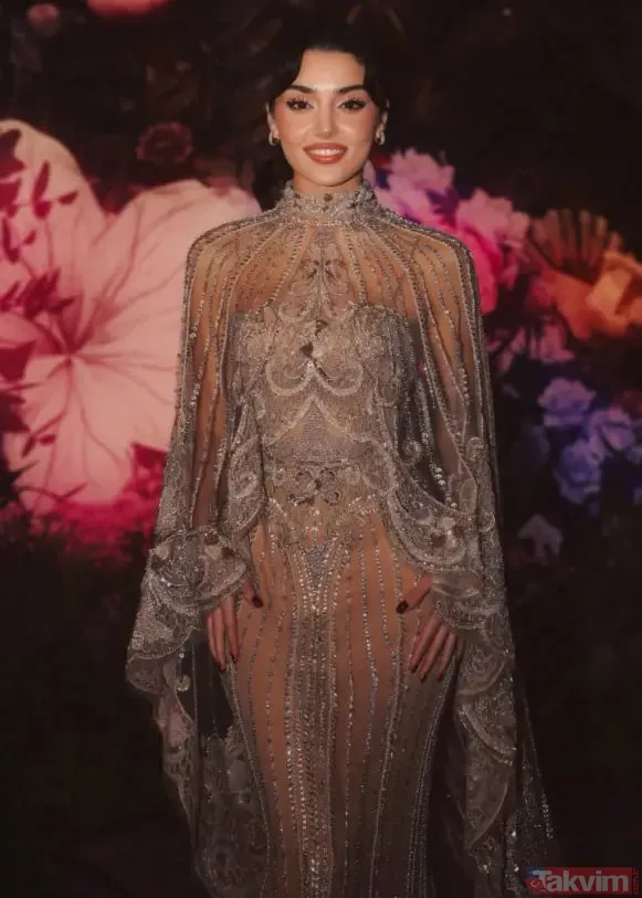 Hande Erçel Riyad’da sahneye çıktı: Arapça konuştu! Alkış yağmuruna tutuldu - 9