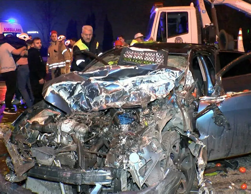 Bayrampaşa’da feci kaza: 6 yaralı