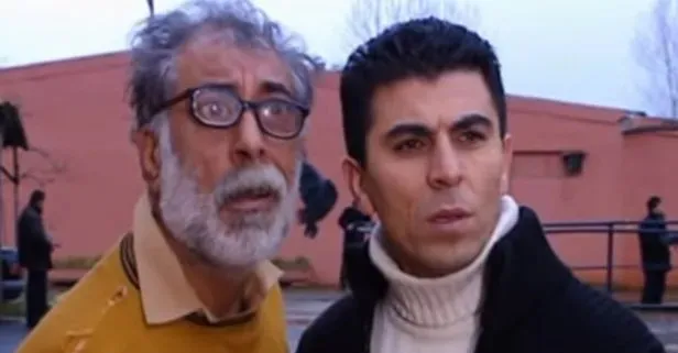 kurtlar-vadisinin-abuzerini-bakin-kim-seslendirmis-muhammed-cangorenin-yerine-iki-isim-birden-1709973124572.jpg Kurtlar Vadisi'nin Abuzer'ini bakın kim seslendirmiş! Meğer Muhammed Cangören'in yerine iki isim birden...-3