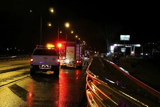 Son dakika: Polis, itfaiye, AFAD ve 112 Acil Servis ekipleri su kanalına düşen araç sürücüsü için seferber oldu-4