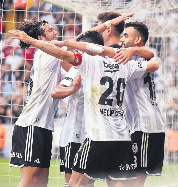 galatasaray-besiktas-derbisini-takvim-yazarlari-masaya-yatirdi-oktay-derelioglu-ilker-yagcioglu-ulas-ozdemir-e-1697759813591.jpeg Galatasaray- Beşiktaş derbisini TAKVİM yazarları masaya yatırdı! Oktay Derelioğlu, İlker Yağcıoğlu, Ulaş Özdemir, Evren Turhan...-2