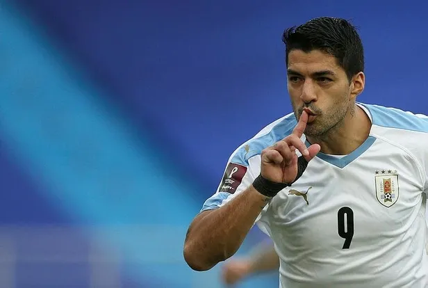 dunyaca-unlu-futbolcu-luis-suarezin-italyadaki-dil-sinavi-ortaligi-karistirdi-4-kisi-icin-yargilanma-talebi-1624296116136.jpeg Dünyaca ünlü futbolcu Luis Suarez'in İtalya'daki dil sınavı ortalığı karıştırdı! 4 kişi için yargılanma talebi-1