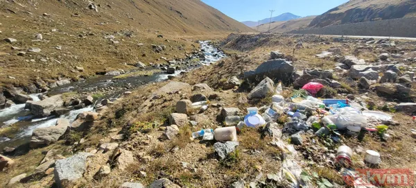 Aslan yattığı yerden belli olur! Trabzon ve Gümüşhane sınırları arasında bulunan Kurtdere Yaylası'nda yaz sonrası çöpler kaldı - 1