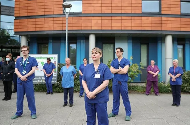 Son dakika: İngiltere Kovid-19'a bağlı ölüm sayısı 21 bin 678'e ulaştı-1