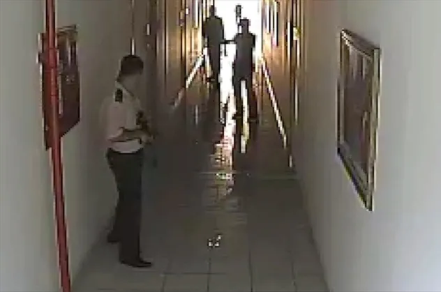 Darbecilerin silahla "delil karartma" çabası güvenlik kameralarında!