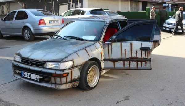 tokatta-boyasiz-ve-paslanmis-gibi-gorunen-modifiyeli-arac-ilgi-odagi-oluyor-1607607649862.jpg Tokat'ta boyasız ve paslanmış gibi görünen modifiyeli araç ilgi odağı oluyor-10