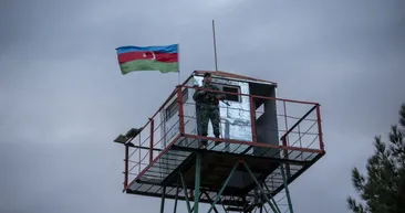 Azerbaycan ordusu Ermenistan işgalinden kurtardığı Zengilan kentindeki karakollara bayrak çekti!
