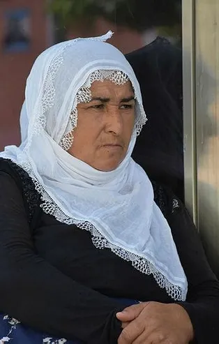 HDP binası önünde oturma eylemi! Çocuğu dağa kaçırılan aileler isyan etti