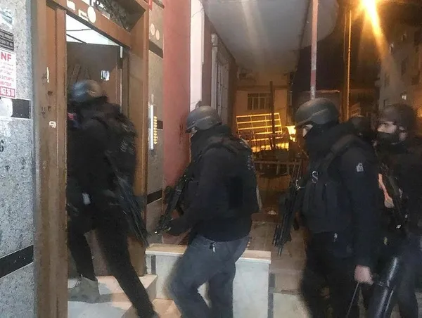 Son dakika: İstanbul'da PKK'ya gece yarısı baskını: 1 kişi gözaltına alındı-4