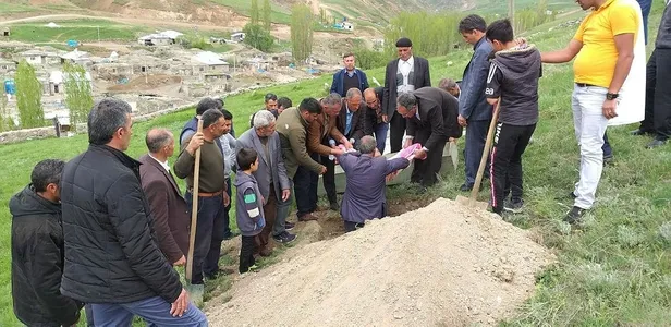 Son dakika: 3 yaşındaki Nurcan Sade'nin cenazesi defnedildi-1