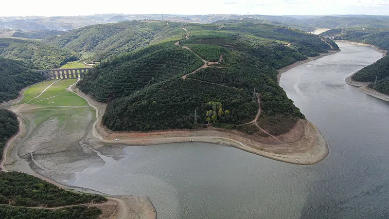 İstanbul'da alarm: Barajlarda doluluk oranı yüzde 50'nin altına düştü! Son 10 yılın en düşük 3. seviyesi-7