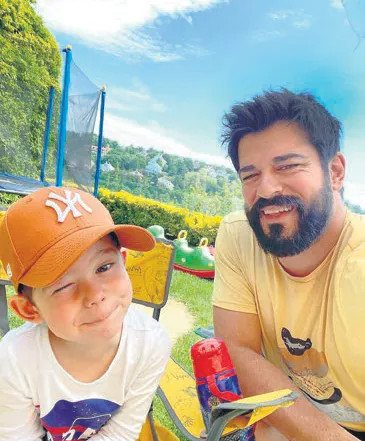 dilan-cicek-deniz-ve-sevgilisi-thor-saevarsson-sosyal-medyayi-salladi-yabanci-damadin-yorumu-herkesi-hayran-bi-1652644036693.jpg Dilan Çiçek Deniz ve sevgilisi Thor Saevarsson sosyal medyayı salladı! Yabancı damadın yorumu herkesi hayran bıraktı-10