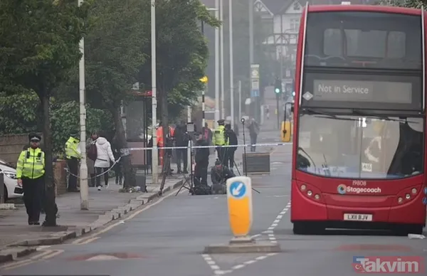 Londra’da kılıçlı saldırgan terörü: 14 yaşındaki çocuğu öldürdü yardıma gelenin boğazını kesmişti! Görgü tanıkları konuştu: Şoke eden detay ortaya çıktı - 11
