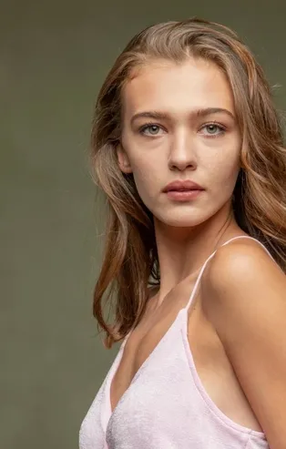 Adı sürekli şiddet haberlerine karışan Melisa Döngel yine rahat durmadı! Sokak ortasında saç saça baş başa kavga etti