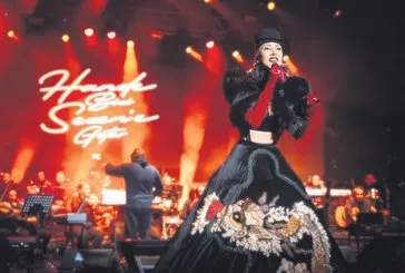 Hande’den kostüm şov