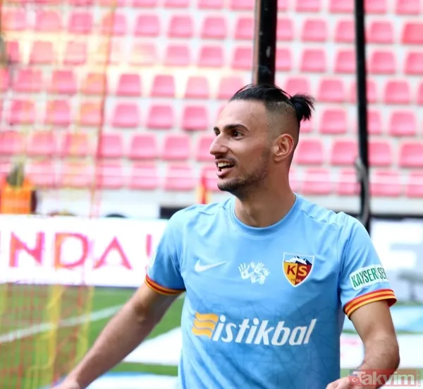 27 Yaşındaki Savunmacı, Bu Sezon Çıktığı 29 Maçta Bir Gol Ve Yedi Asist Kaydetmişti.