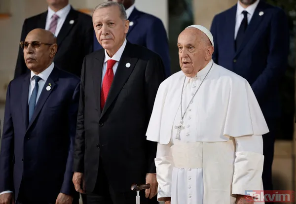 Başkan Recep Tayyip Erdoğan, G7 zirvesinde aile fotoğrafı çekimine katıldı! Papa Francis ile ayaküstü dikkat çeken sohbet - 10