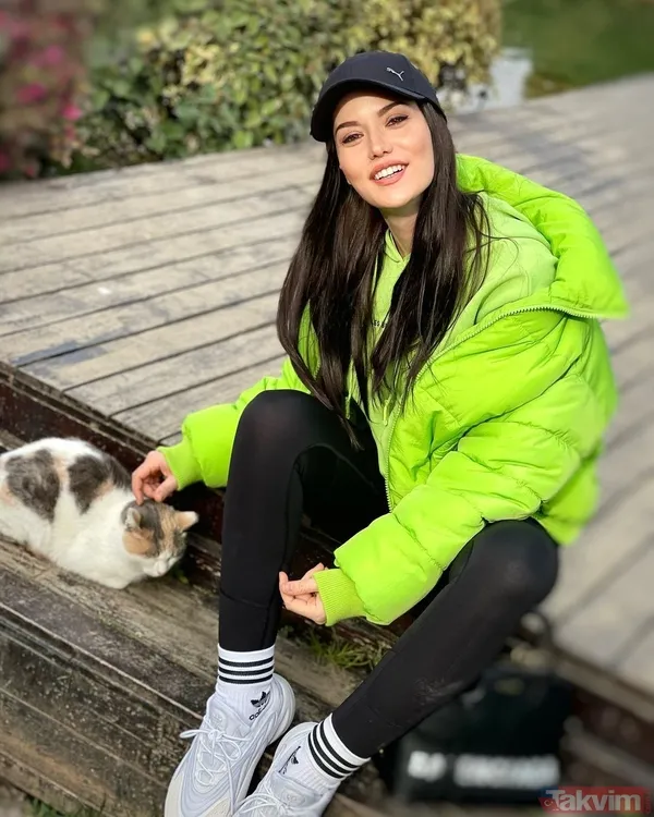 Fahriye Evcen kırmızılar içinde ortalığı yaktı geçti! Burak Özçivit’in güzeller güzeli eşi kadife tulumuyla şov yaptı: Kim der 2 çocuk annesi! - 3