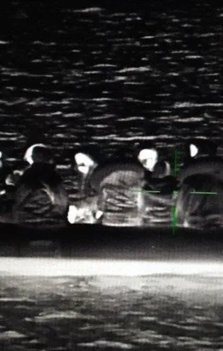 Çeşme ve Dikili ilçeleri açıklarında 68 kaçak göçmen kurtarıldı!