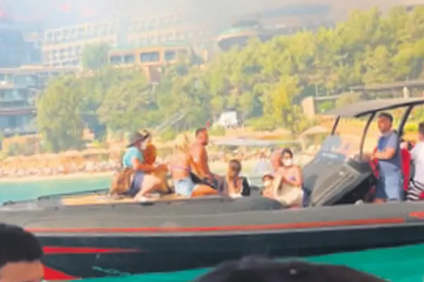 dusko-tosicin-sarkici-esi-jelena-karleusanin-panik-anlari-yangin-nedeniyle-zor-anlar-yasadi-1627679041500.jpg Dusko Tosic'in şarkıcı eşi Jelena Karleusa'nın panik anları! Yangın nedeniyle zor anlar yaşadı-1