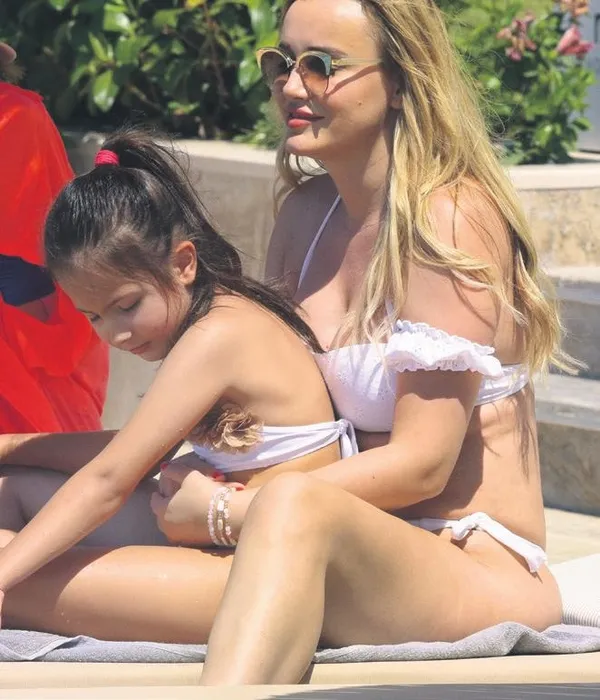 Mustafa Sandal, sosyetik sevgilisi Melis Sütşurup ile tatilde-6