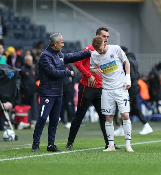 fenerbahcenin-transfer-hedefindeki-bakwa-icin-takas-formulu-masada-1661432099192.jpg Fenerbahçe'nin transfer hedefindeki Bakwa için takas formülü masada-4