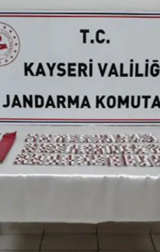 Evinde uyuşturucu hapla yakalandı