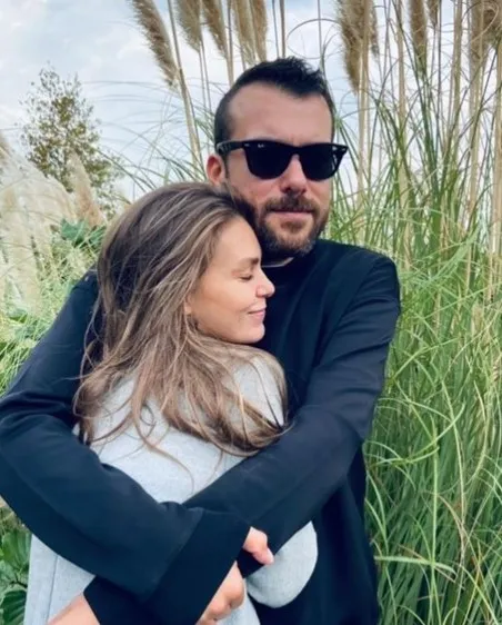 Berkin Gökbudak'ın eşi olan Aslı Enver'in ilk eşi bakın kim çıktı! 3 yıllık evlilik 2015'te bitmişti görenler inanamadı: "Gerçek mi senaryo mu?"-4