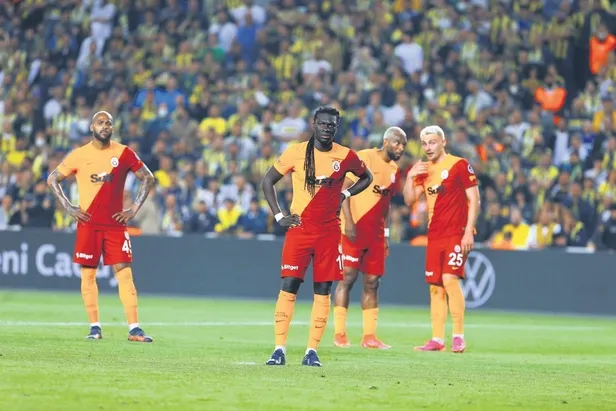 galatasaray-fenerbahce-karsisinda-varlik-gosteremedi-taraftarini-cileden-cikardi-1649632816001.jpeg
