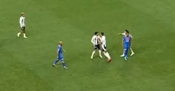 Beşiktaş'ta maç sırasında tartışma! Karşı karşıya geldiler