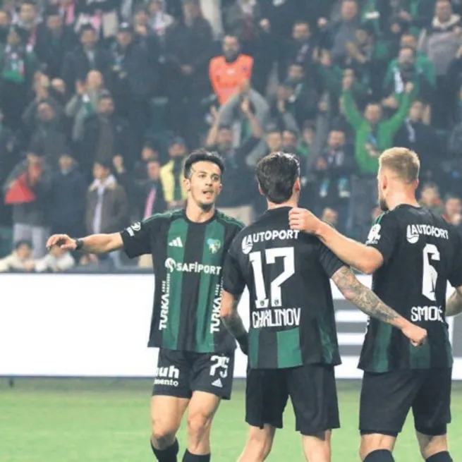 Zorlu maçta gülen Kocaeli